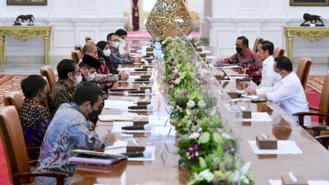 Presiden Jokowi menerima Ketua dan Anggota KPU, di Istana Merdeka, Jakarta, Senin (30/05/2022). (Foto: BPMI Setpres/Muchlis Jr)