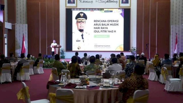 Pemprov Sulsel dan Forkopimda melaksanakan rapat Koordinasi Arus Balik Tahun 2022 di Baruga Karaeng Pattingaloang, Rujab Gubernur Sulsel, Kamis (5/5/2022). (foto:Abatanews)