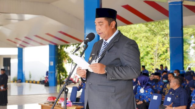 Bupati Maros Chaidir Syam saat menjadi inspektur upacara HKN 2022 di Maros. (Foto: Abatanews/Wahyuddin)