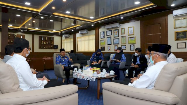 Wali Kota Parepare, Taufan Pawe (TP) saat bertemu dengan Panitia Mukernas DDI, di Kantor Wali Kota Parepare, Selasa, (17/5/2022). (foto: Humas Pemkot Parepare)