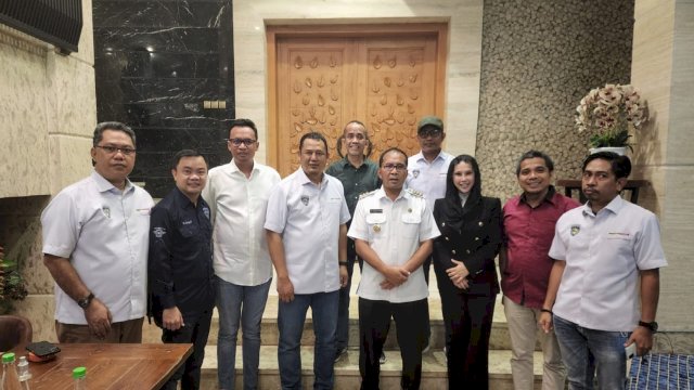 Wali Kota Makassar, Moh Ramdhan Pomanto menerima audiens Benteng Kupa Sport Team (BKST) yang akan menggelar Kejuaraan Nasional (Kejurnas) Putaran Pertama Rally Wisata Sulsel 2022. (foto: Abatanews)