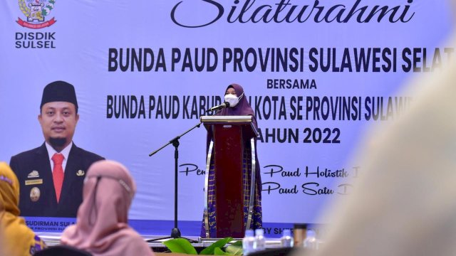 Bunda PAUD Sulsel, Naoemi Octarina dalam Silaturahmi Bunda PAUD Provinsi Sulsel Bersama Bunda PAUD Kabupaten Kota se Sulsel Tahun 2022, serta Pengembangan PAUD Holistik Integratif dan Satu PAUD Satu Desa, di Hotel Four Point by Sheraton Makassar, Rabu (18/5/2022). (foto: Humas Pemprov Sulsel)