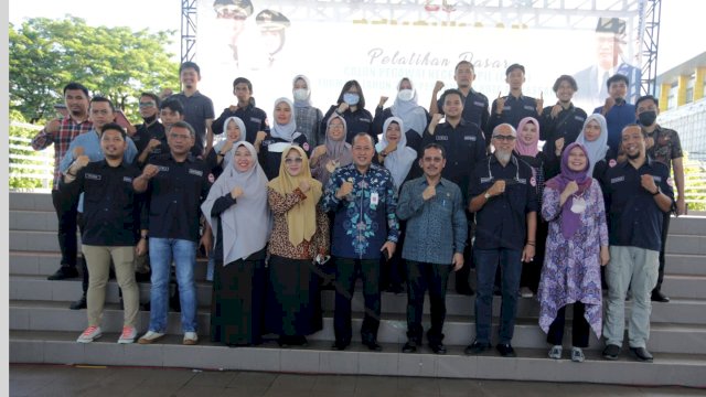 Sekretaris Daerah Kota Makassar, M. Ansar, secara resmi membuka pelatihan dasar (Latsar) Prajabatan CPNS Formasi Tahun 2021, di Tribun Karebosi, Jumat (20/05/2022). (foto: Pemkot Makassar)