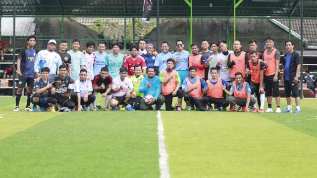 Partai Gelora Makassar menggelar Gelora Fun Soccer. Acara ini, dilaksanakan di lapangan ADS Soccer Plus Arena di Kawasan Hanggar Food Court jalan Talasalapang Makassar, Sabtu (21/5/2022). (Abatanews) 