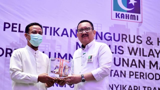 Gubernur Sulawesi Selatan, (Sulsel) Andi Sudirman Sulaiman (ASS) saat menghadiri silaturahim (KAHMI) Sulsel periode 2022-2027 dengan tema “Eksistensi Umat Menyikapi Transisi Peradaban” di Hotel Four Points by Sheraton Makassar, Sabtu (21/5/2022). (Abatanews)