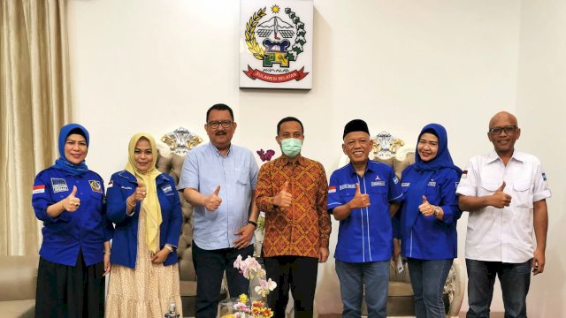 Pengurus Partai Demokrat Sulsel melakukan silaturahmi ke Gubernur Sulsel Andi Sudirman Sulaiman di rumah jabatannya di Jalan Yusuf Daeng Ngawing, Rabu (25/05/2022) sore.