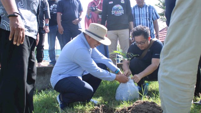 Dewan Pimpinan Cabang Himpunan Alumni-Institut Pertanian Bogor Kabupaten Takalar (DPC HA-IPB) menggelar halal bi halal di Desa Lakatong, Kecamatan Mangarabombang, pada Kamis (26/5/2022). (Foto: ABATANEWS/Imam)