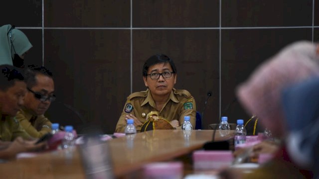 Wakil Bupati Luwu Utara (Lutra), Suaib Mansur saat memimpin Rapat Monitoring dan Evaluasi Serapan Anggaran Triwulan II Tahun 2022, di Ruang Rapat Wakil Bupati, Selasa lalu. 