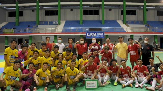 Partai Final Liga Futsal Nusantara 2022 yang mempertemukan tim futsal Muara Tirta dan Sultan FC disaksikan dan ditutup oleh Penjabat Gubernur Gorontalo Hamka Hendra Noer, Sabtu (28/05/2022). (Foto: Abatanews)