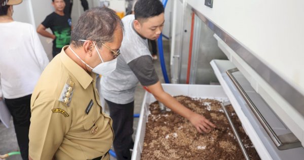 Kunjungi Uji Teknologi Food Waste, Danny: Segera Diterapkan