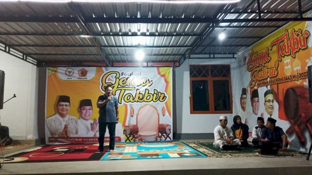 Anggota Komisi V DPR RI Muhammad Fauzi bersama MKGR Luwu Utara menggelar Festival Gema Takbir di Halaman Kantor Buati Luwu Utara, pada Ahad (01/05/2022) malam. (Foto: ABATANEWS/Imam) 