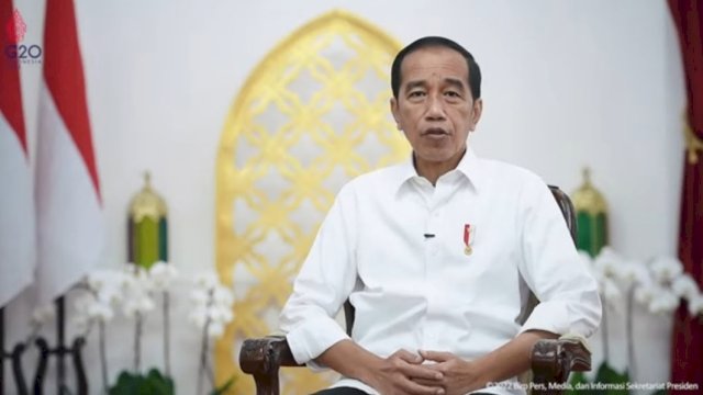 Presiden Jokowi mengingatkan masyarakat agar melakukan perjalanan pasca lebaran sebelum puncak arus balik yang diprediksi akan terjadi pada 6-8 Mei 2022. (Tangkapan layar YouTube Sekretariat Presiden) 