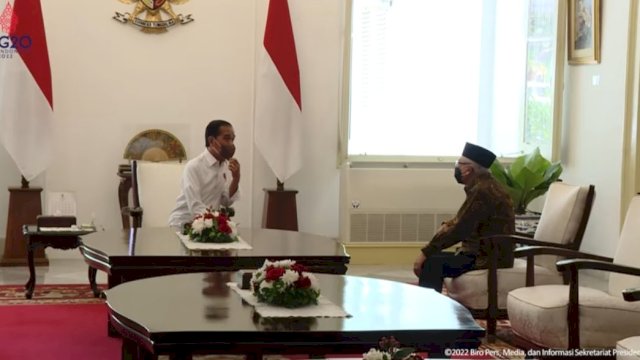 Presiden Joko Widodo (Jokowi) bersilaturahmi ke Wakil Presiden Ma'ruf Amin. Keduanya bersua di Ruang Jepara, Istana Merdeka Jakarta, pada Senin (9/5/2022). (Tangkapan layar YouTube Sekretariat Presiden) 