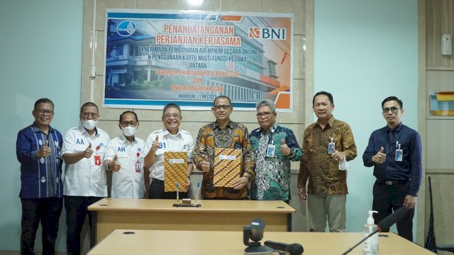 PDAM Makassar dan BNI teken MoU di Kantor PDAM Makassar, pada Rabu (11/5/2022). (Foto: ABATANEWS/Wahyuddin) 