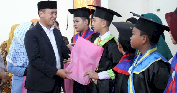 Wisuda Ratusan Santri, Bupati Takalar Ajak Orang Tua Ciptakan Generasi Qurani