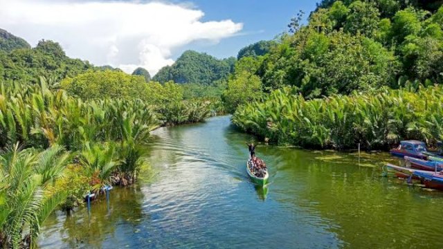 Penampakan wisata Kampung Karst Rammang-Rammang, di Kabupaten Maros, Sulsel. (foto: ig/rahmat.hm)