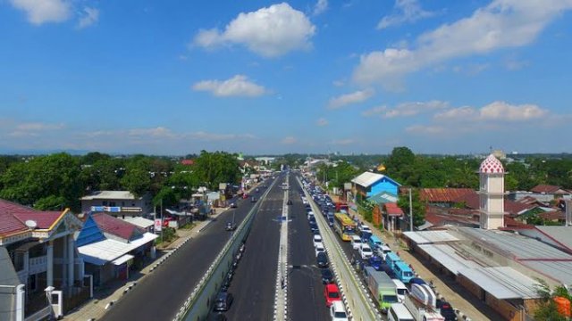 Penampakan Simpang 5 Makassar saat terjadi macet beberapa waktu lalu. (foto: Kemenpupr)