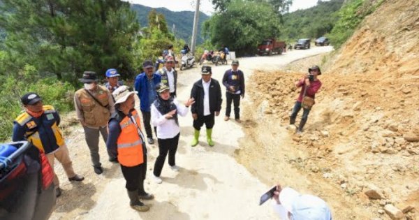 Bupati Lutra Tinjau Longsor di Sabbang-Rongkong