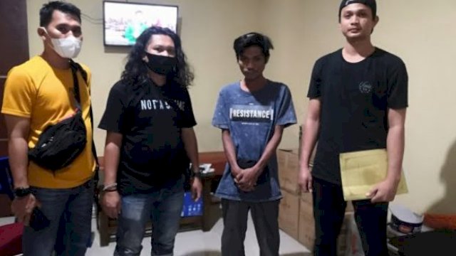 Polsek Mamajang sukses meringkus pelaku penggelapan sepeda motor atas nama Eric (29). (foto: Humas Polrestabes Makassar)