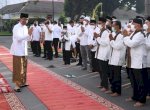 Presiden Jokowi dan Iriana Salat Idulfitri di Halaman Istana Yogyakarta