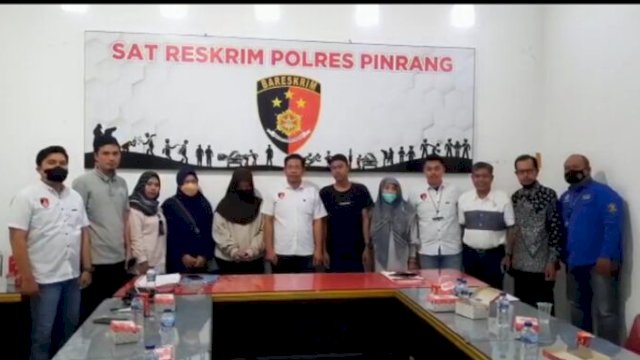 Kasus pemukulan siswa kepada siswi di SMAN 9 Pinrang berakhir damai, pada Kamis (19/5/2022). Perdamaian ini dimediasi oleh Polres Pinrang. Proses mediasi juga berlangsung di Kantor Polres Pinrang, pada Kamis siang. (Foto: ABATANEWS/Imam) 