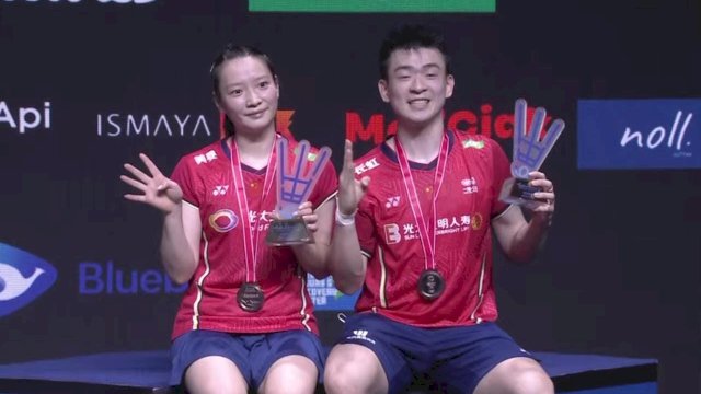 Zheng Siwei/Huang Ya Qiong menorehkan catatan gemilangnya di tahun 2022 dengan menjadi juara Indonesia Open 2022. (Tangkapan layar BWF TV) 