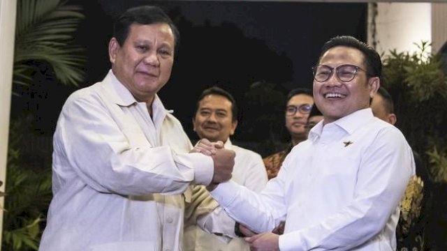 Ketua Umum PKB Muhaimin Iskandar bersama jajarannya, menyambangi kediaman Ketua Umum Gerindra, Prabowo Subianto di kediamannya, Jalan Kartanegara IV, Kemayoran Baru, Jakarta, pada Sabtu (18/6/2022) malam. (Foto: ANTARA) 