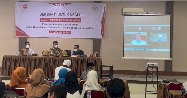 Bersama BRIN, Muhammad Fauzi Bekali Guru SMA di Lutra Soal Penulisan Ilmiah