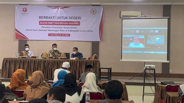 Bersama BRIN, Muhammad Fauzi Bekali Guru SMA di Lutra Soal Penulisan Ilmiah