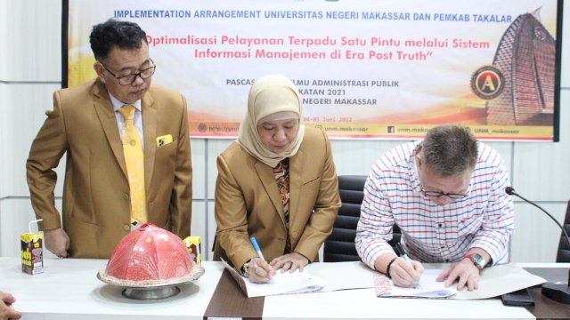 Wakil Bupati Takalar H Achmad menerima dosen dan mahasiswa program studi S-2 Ilmu Administrasi Publik, Program Pascasarjana (PPs), Universitas Negeri Makassar (UNM) dalam Rangka Kegiatan Implementation Arragement Universitas Makassar dan Pemkab Takalar, Sabtu (4/6/2022). (foto: Pemda Takalar)