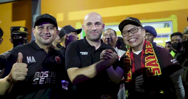 Bernardo Kagum dengan Admosfear di Stadion BJ Habibie 