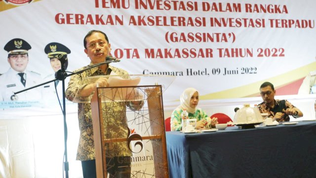 Sekretaris Daerah (Sekda) Kota Makasar M. Ansar dalam agenda Temu Investasi dalam rangka Gerakan Akselerasi Investasi Terpadu (Gassinta) digelar Dinas Penanaman Modal dan Pelayanan Terpadu Satu Pintu (DPM PTSP) Kota Makassar di Eboni 2 Ballroom Gammara Hotel, Kamis (9/6/2022).