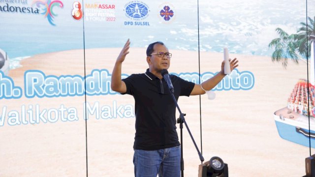 Wali Kota Makassar Moh Ramdhan “Danny” Pomanto saat hadir membuka acara Makassar Direct Sale dan Promosi F8 di Beachwalk Bali, Jum’at (17/6/2022). (foto: Pemkot Makassar)