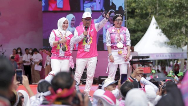 Wali Kota Makassar, Moh. Ramdhan “Danny” Pomanto saat menghadiri Temu Nasional (Tenas) Alumni SMAN 1 (Smansa) Makassar di Kebun Raya Bedugul, Bali, Sabtu (18/6/22). (foto: Dok. Pemkot Makassar)