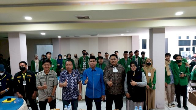 Ketua DPRD Makassar, Rudianto Lallo saat menjadi pembicara internal parlianmentary school (Interpol) dengan DPRD Makassar di Baruga Karaeng Matoaya Rumah Jabatan Ketua DPRD Makassar, Jalan Hertasning, Sabtu (25/6/2022). (foto: Ist)