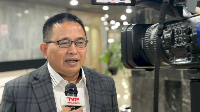 Anggota Komisi V DPR RI Muhammad Fauzi meminta Kementerian PUPR untuk memasukkan Makan Datuk Pattimang di Luwu Utara dalam program peningkatan infrastruktur.