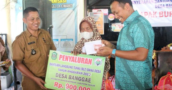 Masyarakat Desa Banggae dan Bontomanai terima bantuan dari Bupati Takalar 