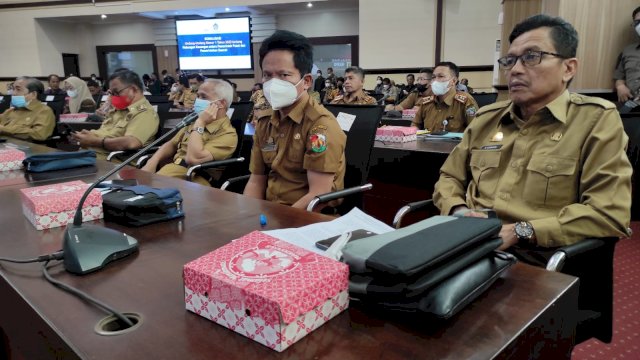 Sekertaris Daerah Kabupaten Luwu Utara, Armiadi menghadiri Sosialisasi Undang-Undang Hubungan Keuangan antara Pemerintah Pusat dan Pemerintah Daerah yang diselenggarakan di Ruang Rapat Pimpinan Kantor Gubernur Sulsel, pada Selasa (28/6/2022). (Foto: ABATANEWS/Wahyuddin)