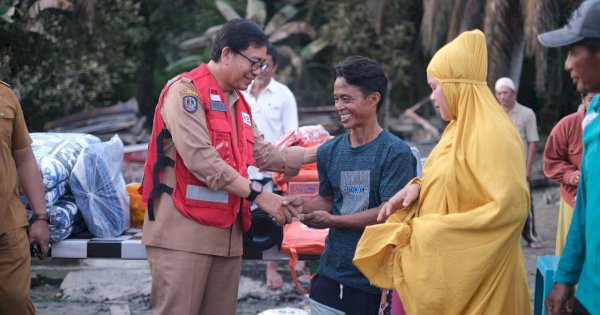 Pemda Lutra Bantu Korban Kebakaran, Wabup Beri Dukungan Moril