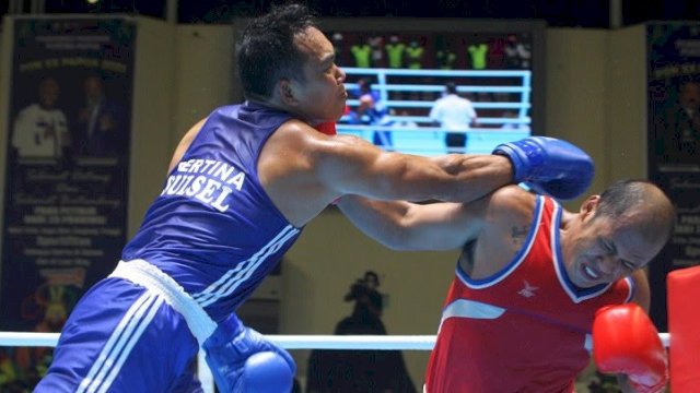 Atlet Pertina Sulsel saat melakukan pertandingan tinju di salah satu event olahraga beberapa waktu lalu. (foto: Pertina Sulsel)