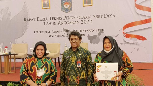 Kabupaten Luwu Utara Provinsi Sulawesi Selatan berhasil meraih penghargaan dari Kementerian Dalam Negeri Republik Indonesia atas Pembinaan dan Pengawasan (Binwas) di Bidang Pengelolaan Aset Desa dan Ketepatan Waktu Penyampaian Laporan Hasil Inventarisasi (LHI) Aset Desa Tahun Anggaran 2021 (30/5/2022). (Dok Pemkab Luwu Utara) 