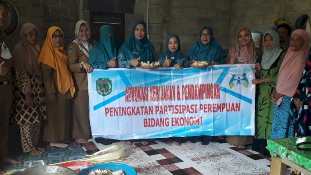 Dinas Pemberdayaan Perempuan, Perlindungan Anak, Pengendalian Penduduk, dan Keluarga Berencana (DP3AP2KB) terus bermitra dan menjalin kerjasama dengan TP-PKK Kabupaten dalam upaya meningkatkan kesejahteraan kaum perempuan, utamanya kelompok PEKKA (Pemberdayaan Perempuan Kepala Keluarga). (Foto: ABATANEWS/Imam) 