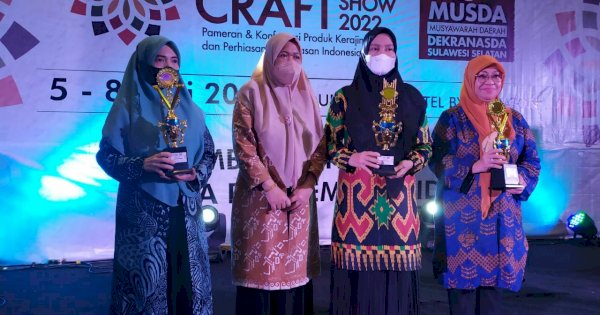 Dekranasda Luwu Utara Terima 2 Penghargaan pada Sulsel Craft Show 2022