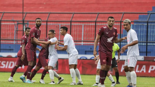 Skuad PSM Makassar saat melawan Persikabo 1973 dalam match kedua Grup D Piala Presiden 2022 di Stadion Kanjuruhan, Malang, Rabu (15/6/2022). (foto: official PSM Makassar)