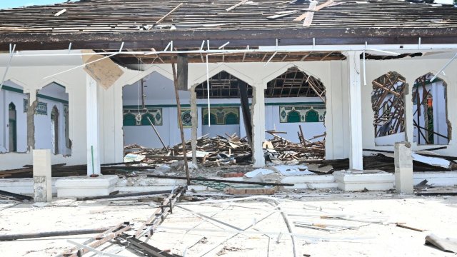 Pemerintah Provinsi Sulawesi Selatan sedang melakukan pembangunan terhadap Masjid Nurul Amir yang berlokasi di dalam Kompleks Kantor Gubernur Sulawesi Selatan, Jl Urip Sumoharjo No. 269 Kota Makassar. 