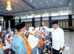 Taufan Pawe Serahkan Jemaah Calon Haji Asal Kota Parepare ke Asrama Haji Makassar