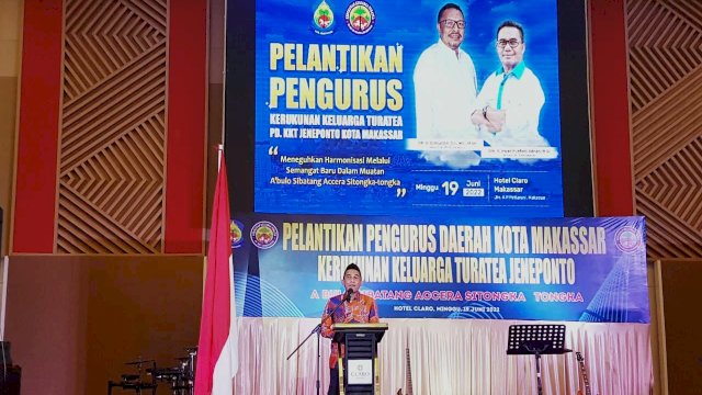 Ketua DPRD Makassar Rudianto Lallo hadir dan turut memberi sambutan pada acara pelantikan pengurus Daerah Kota Makassar Kerukunan Keluarga Turatea (KKT) Jeneponto di Hotel Claro, pada Ahad (19/7/2022). (Foto: ABATANEWS/Imam) 