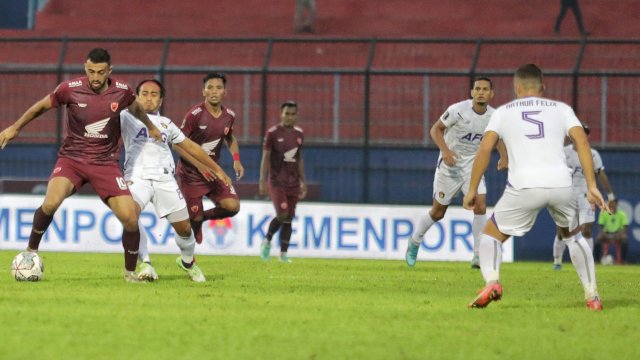 Skuad PSM Makassar saat menghadapi Persik Kediri di match ketiga Grup D Piala Presiden 2022 dan memastikan lolos babak 8 besar usai bermain imbang 0-0 di Stadion Kanjuruhan Malang, Minggu (19/6/2022). (foto: Official PSM Makassar)