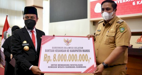 Gubernur Andalan Beri Bantuan Rp8 Pemda Maros untuk Wisata Rammang-rammang