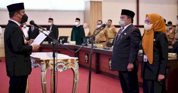 Lantik 2 Kadis, Gubernur Sulsel Ingatkan Integritas dan Amanah